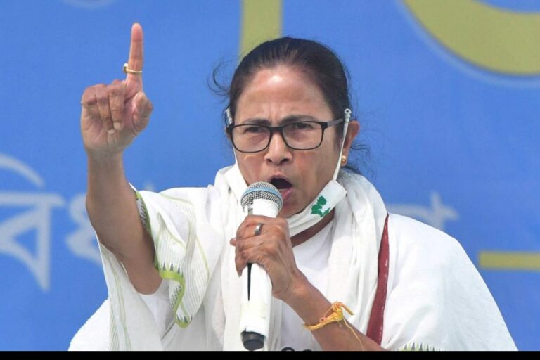 Mamata Banerjee rose unexpectedly in the war against the Governor of Bengal