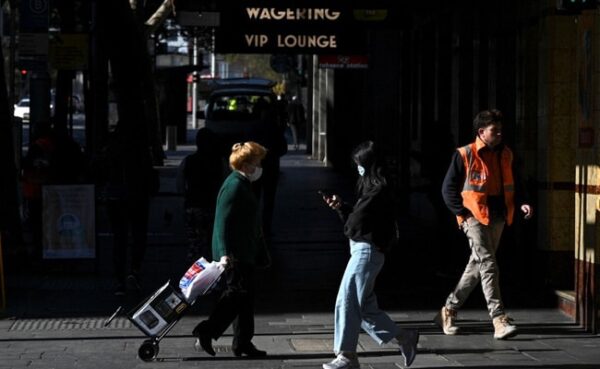 Australia Halves Overseas Arrivals To Curb Virus Outbreaks