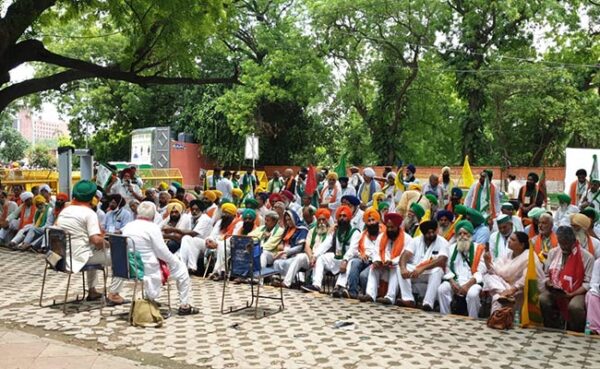 Farmers Reach Jantar Mantar Amid Heavy Security Arrangements