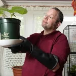 Man Grows "Worlds Most Dangerous Plant" At Home Out Of Boredom