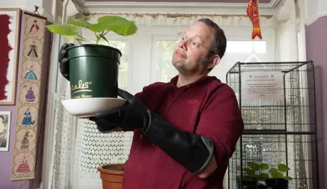 Man Grows "Worlds Most Dangerous Plant" At Home Out Of Boredom