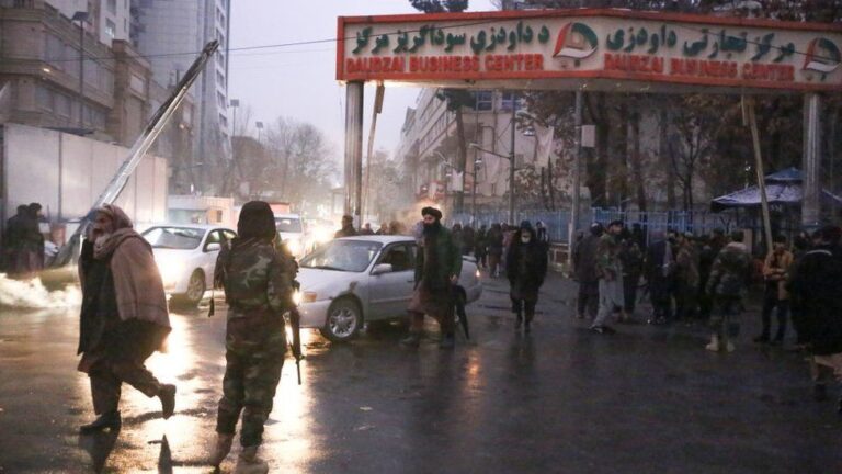 Afghanistan: Deadly suicide bombing outside foreign ministry